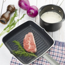 Poêle antiadhésive carrée fond rainuré 240mm - 257 x 502 x 117 mm - VOGUE