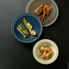 Assiette ronde en argile verte Bahia 260 mm - Finedine  au meilleur prix sur Restock CHR